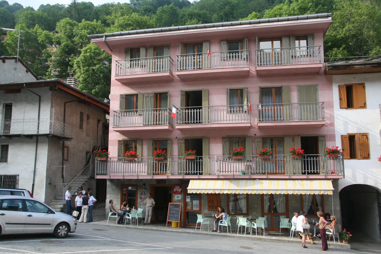 Albergo Club Alpino Crissolo Buitenkant foto
