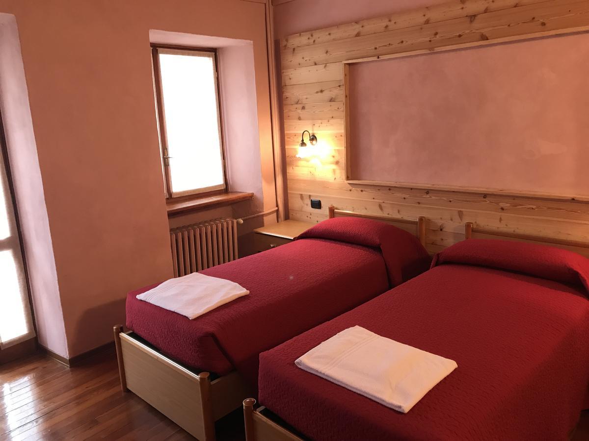 Albergo Club Alpino Crissolo Buitenkant foto